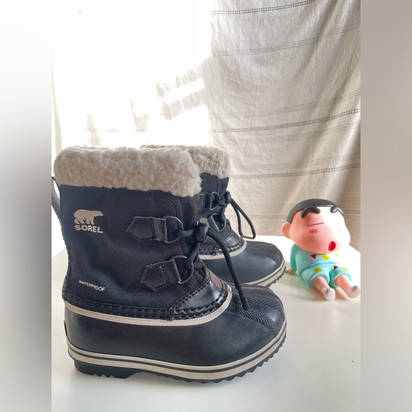 Sorel kid waterproof winter boot. Kid size 11. - Picture 8 of 16